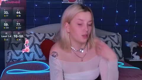 oh_my_julia online show from May 14, 10:38 pm