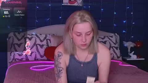 oh_my_julia online show from May 22, 8:21 am