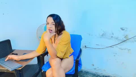 Snapshot of oh_tique chatting on February 3, 1:05 pm LU online show from February 3, 1:05 pm