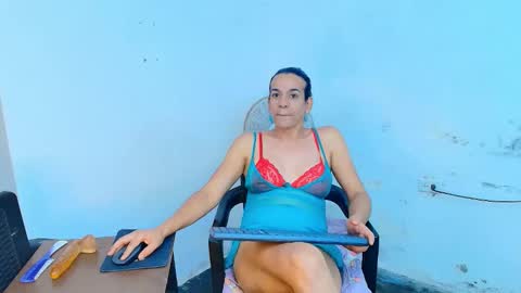 Snapshot of oh_tique chatting on February 18, 3:52 pm LU online show from February 18, 3:52 pm