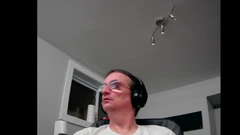 Snapshot of ohbitt chatting on April 1, 4:24 am ohbitt online show from April 1, 4:24 am