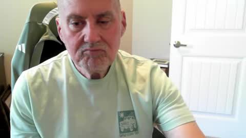 Snapshot of ohfukitsbob chatting on April 14, 5:30 pm ohfukitsbob online show from April 14, 5:30 pm