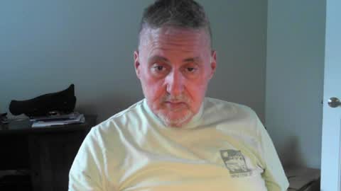 Snapshot of ohfukitsbob chatting on June 1, 5:36 pm ohfukitsbob online show from June 1, 5:36 pm