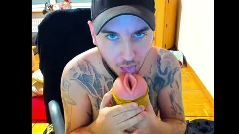 Snapshot of ohihoe92 chatting on December 7, 3:30 pm Chris online show from December 7, 3:30 pm