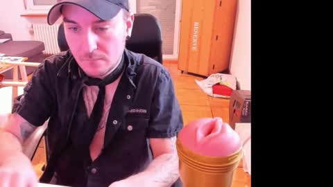 Snapshot of ohihoe92 chatting on January 8, 9:22 am Chris online show from January 8, 9:22 am