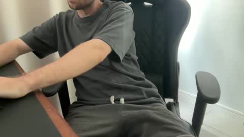 Snapshot of ohmymichael chatting on February 9, 11:47 am ohmymichael online show from February 9, 11:47 am