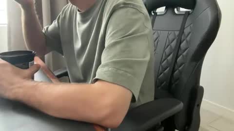 Snapshot of ohmymichael chatting on February 15, 1:31 pm ohmymichael online show from February 15, 1:31 pm