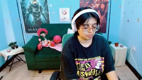 ohmysqueak online show from May 8, 3:39 pm