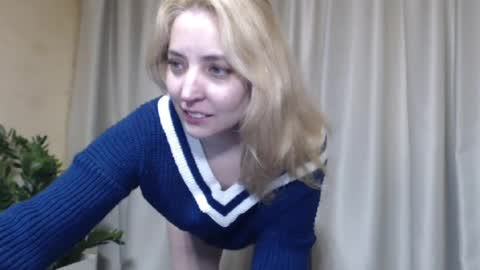 Snapshot of ohsweetmari chatting on April 21, 10:54 am Mari online show from April 21, 10:54 am