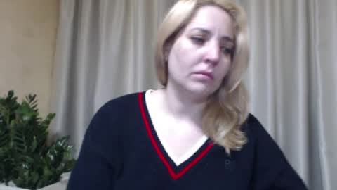 Snapshot of ohsweetmari chatting on April 25, 9:01 am Mari online show from April 25, 9:01 am