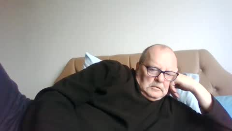 Snapshot of old_fkr chatting on February 12, 10:24 am old_fkr online show from February 12, 10:24 am