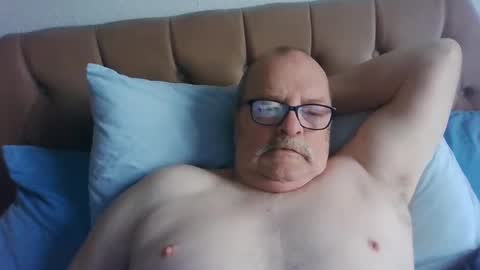 Snapshot of old_fkr chatting on February 15, 9:27 am old_fkr online show from February 15, 9:27 am