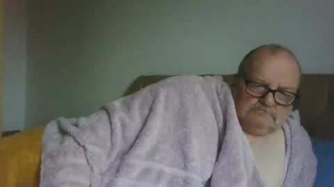 Snapshot of old_fkr chatting on February 10, 2:21 pm old_fkr online show from February 10, 2:21 pm