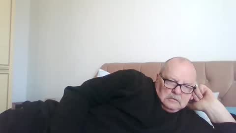 Snapshot of old_fkr chatting on March 3, 10:10 am old_fkr online show from March 3, 10:10 am