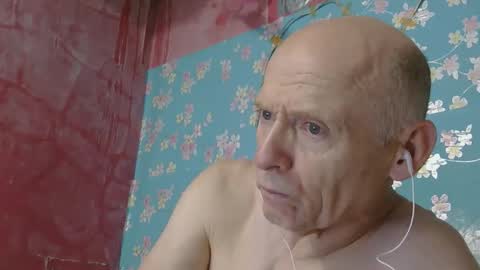 Snapshot of oldbuthorny62 chatting on April 13, 8:53 am oldbuthorny62 online show from April 13, 8:53 am