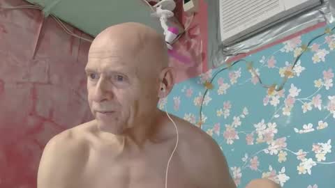 Snapshot of oldbuthorny62 chatting on May 12, 1:52 pm oldbuthorny62 online show from May 12, 1:52 pm
