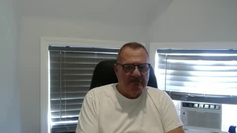Snapshot of oldguybigd chatting on September 9, 11:26 pm oldguybigd online show from September 9, 11:26 pm