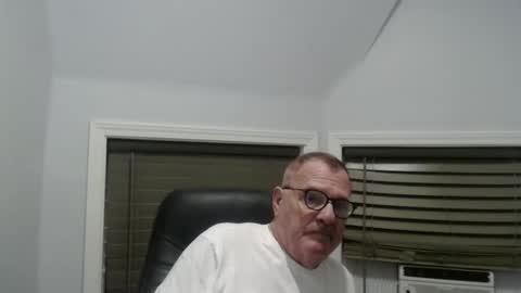 Snapshot of oldguybigd chatting on September 12, 2:55 am oldguybigd online show from September 12, 2:55 am