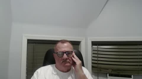 Snapshot of oldguybigd chatting on September 13, 6:24 am oldguybigd online show from September 13, 6:24 am
