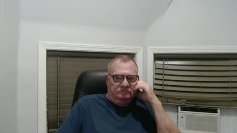 Snapshot of oldguybigd chatting on September 17, 3:30 am oldguybigd online show from September 17, 3:30 am