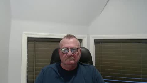 Snapshot of oldguybigd chatting on November 10, 12:31 am oldguybigd online show from November 10, 12:31 am