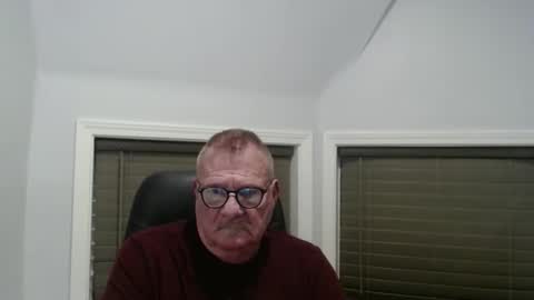 Snapshot of oldguybigd chatting on November 11, 1:38 am oldguybigd online show from November 11, 1:38 am