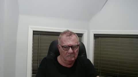 Snapshot of oldguybigd chatting on May 11, 4:29 am oldguybigd online show from May 11, 4:29 am