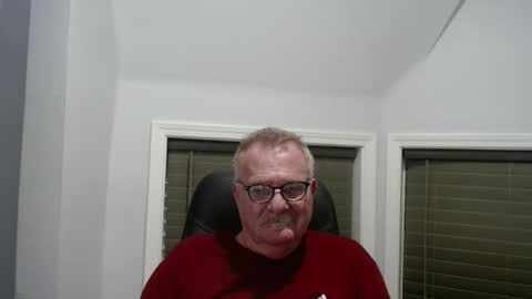 Snapshot of oldguybigd chatting on May 13, 5:27 am oldguybigd online show from May 13, 5:27 am