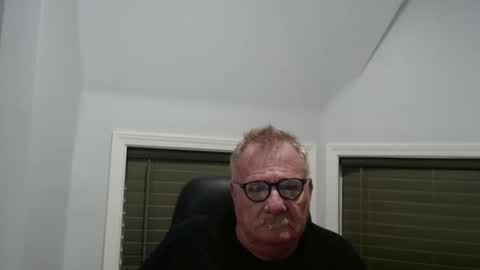 Snapshot of oldguybigd chatting on May 14, 5:14 am oldguybigd online show from May 14, 5:14 am