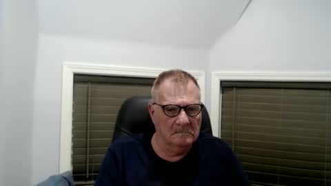 Snapshot of oldguybigd chatting on May 24, 5:01 am oldguybigd online show from May 24, 5:01 am