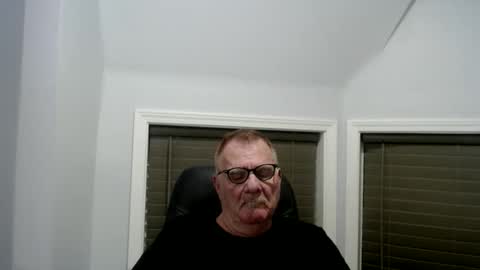 Snapshot of oldguybigd chatting on May 29, 6:00 am oldguybigd online show from May 29, 6:00 am