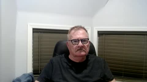 Snapshot of oldguybigd chatting on June 1, 6:48 am oldguybigd online show from June 1, 6:48 am
