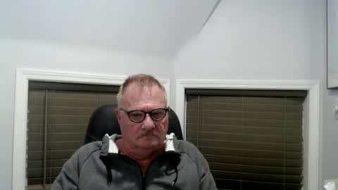 Snapshot of oldguybigd chatting on June 4, 5:57 am oldguybigd online show from June 4, 5:57 am