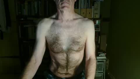 Snapshot of oldhairybastard chatting on May 7, 3:45 am oldhairybastard online show from May 7, 3:45 am