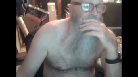 Snapshot of oldman196262 chatting on February 16, 7:38 pm oldman196262 online show from February 16, 7:38 pm