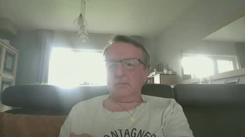 Snapshot of oldtimer160162493 chatting on May 5, 12:35 pm oldtimer160162493 online show from May 5, 12:35 pm