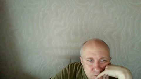Snapshot of oleg365 chatting on April 21, 6:20 am figaro online show from April 21, 6:20 am