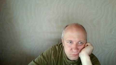 Snapshot of oleg365 chatting on May 2, 5:45 am figaro online show from May 2, 5:45 am