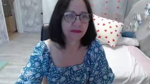 Snapshot of olgahottie chatting on June 12, 11:35 pm OlgaHottie online show from June 12, 11:35 pm