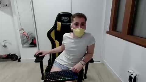 Snapshot of oliblaze06 chatting on March 21, 9:40 pm Oli Blaze online show from March 21, 9:40 pm