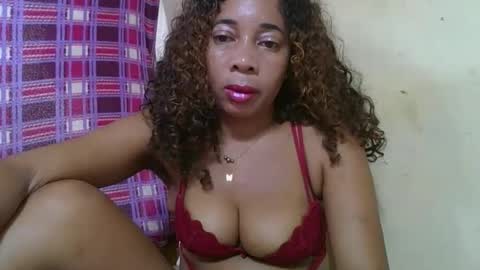 Snapshot of olinaa chatting on April 21, 12:23 am olinaa online show from April 21, 12:23 am