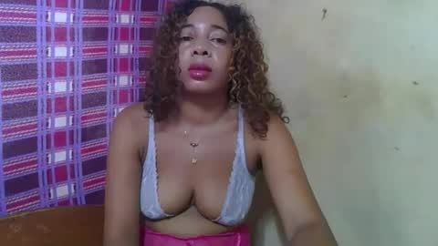 Snapshot of olinaa chatting on April 21, 2:51 am olinaa online show from April 21, 2:51 am