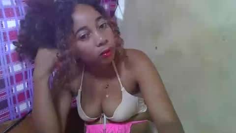 Snapshot of olinaa chatting on May 4, 2:02 pm olinaa online show from May 4, 2:02 pm