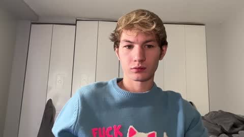 Snapshot of oliver_beck chatting on December 7, 3:36 am Oliver Beck online show from December 7, 3:36 am