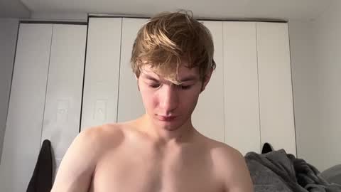 Snapshot of oliver_beck chatting on December 8, 6:50 pm Oliver Beck online show from December 8, 6:50 pm