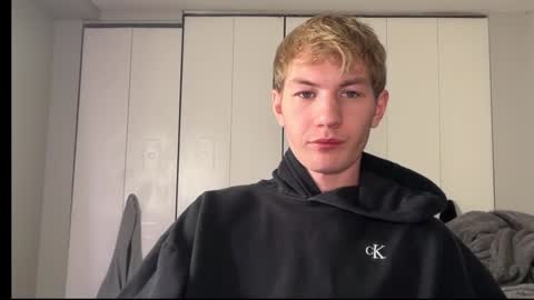 Snapshot of oliver_beck chatting on December 14, 2:45 am Oliver Beck online show from December 14, 2:45 am