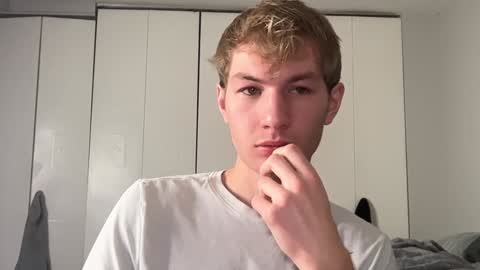 Snapshot of oliver_beck chatting on December 15, 2:19 am Oliver Beck online show from December 15, 2:19 am