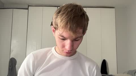 Snapshot of oliver_beck chatting on December 15, 6:48 pm Oliver Beck online show from December 15, 6:48 pm