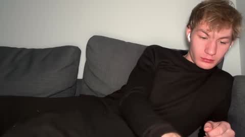 Snapshot of oliver_beck chatting on January 9, 1:50 am Oliver Beck online show from January 9, 1:50 am