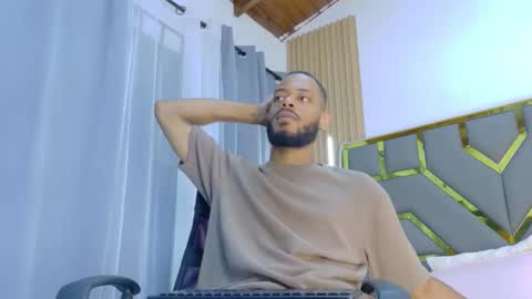 Oliver online show from April 18, 7:29 pm